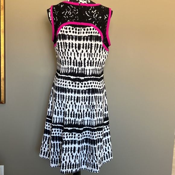 Gorgeous fushia and black and cream sleeveless Ivanka dress - Picture 9 of 16